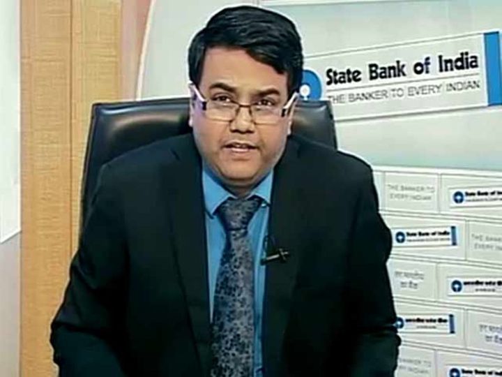एसबीआई के मुख्य आर्थिक सलाहकार डॉ. सौम्या कांति घोष की रिपोर्ट के मुताबिक गैर-जरूरी खर्च के लिए रखे पैसों में से पेट्रोल-डीजल पर होने वाला खर्च जून 2021 में बढ़कर 75 फीसदी हो गया। - Dainik Bhaskar