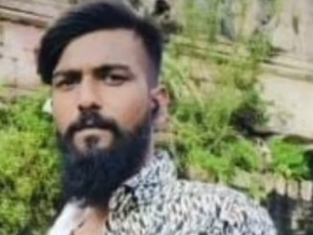 Bhopal man dies after crashing alleged stolen vehicle into tree