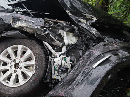 Two killed in an accident as tempo driver rams car into divider, loses ...