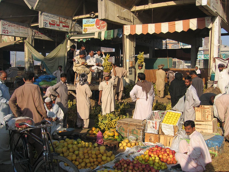 Kitchen crisis! Pakistan's food prices skyrocket as India trade freezes ...