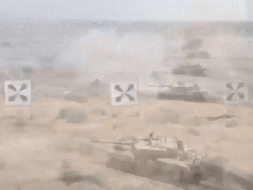 Indian Army displays weapons strength in Jaisalmer desert; War exercise ...