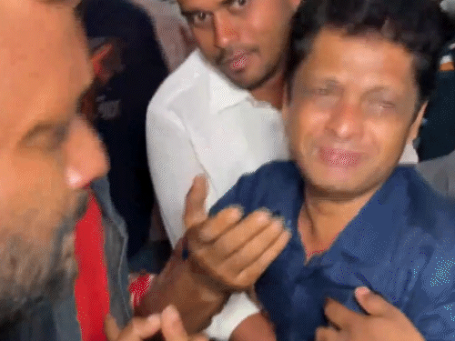  4 People Died In Front Of Me Eyewitness Recalls Stampede Father 