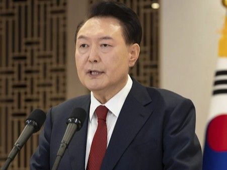 South Korea ex-leader Yoon lay in prison wearing underwear; Refused to ...