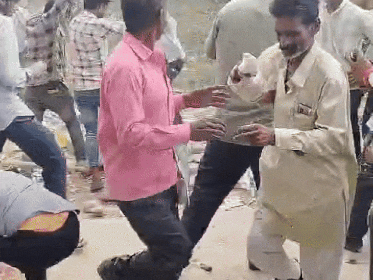3 injured as farmers clash at Morena fertilisers distribution centre ...