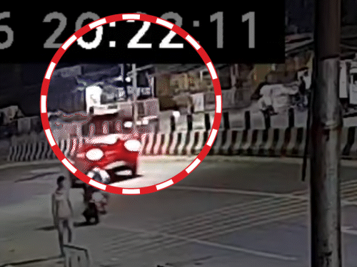 Car runs over 6 in Pratapgarh, 3 killed… VIDEO swift dzire loses ...