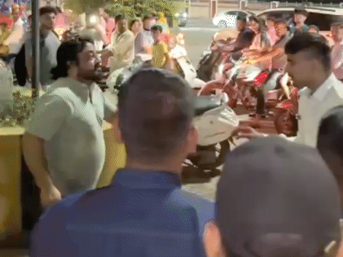 Drunk Land Rover driver sparks chaos on Vadodara streets Hits woman ...