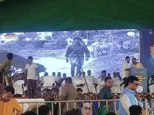 'People will uproot power-obsessed govt', says Tejashwi in Patna rally ...