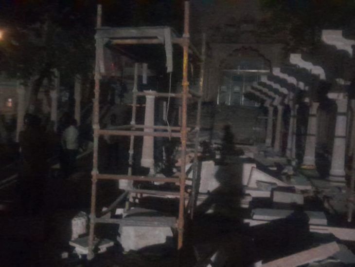 8 pillars of Datia's Pitambara Shakti Peeth main gate collapse ...