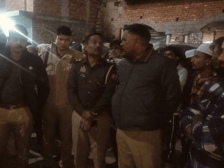 Suspicious death of woman in Meerut Found dead at home Husband already ...