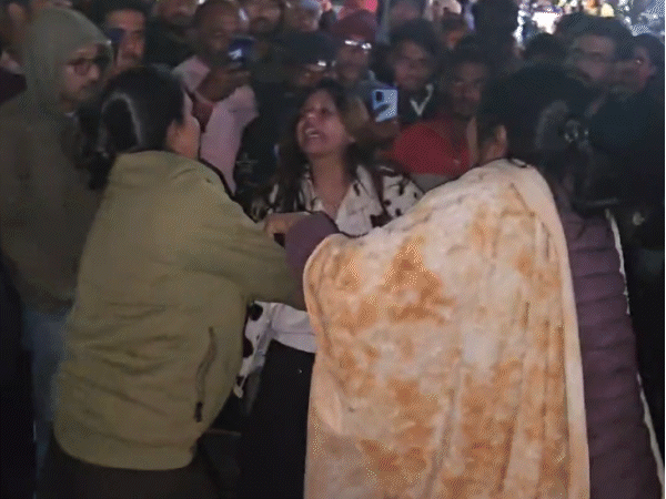 Drunk woman confronts lady Sub-Inspector in Ratlam: Creates ruckus at ...