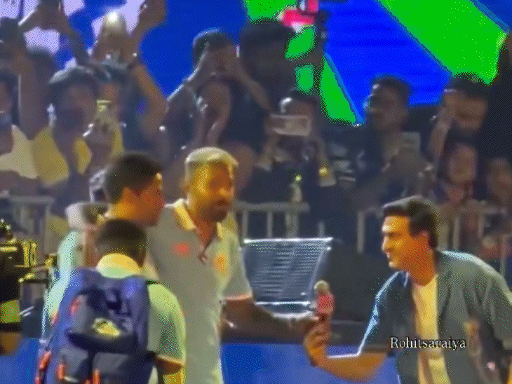 MI Fans Cheer Hitman Rohit Sharma; Promise Sixth IPL Title
