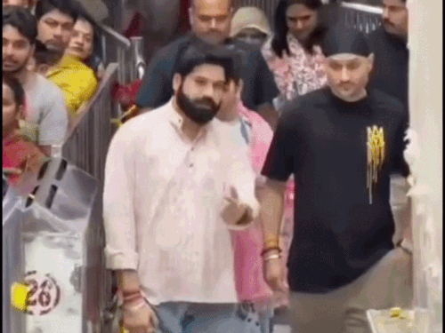 Harbhajan Singh Visits Khatushyamji Temple