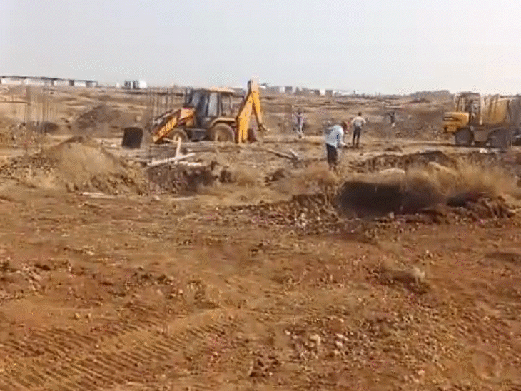 Indore Farmers Land Conversion Controversy | Tribal Land to Nazool