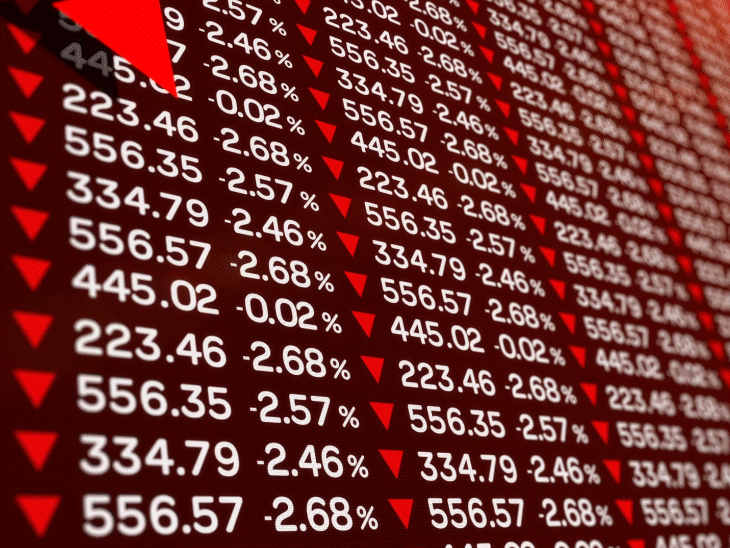Sensex crashes 893 points; Nifty closes with 1% loss:  IT stocks drag benchmark indices