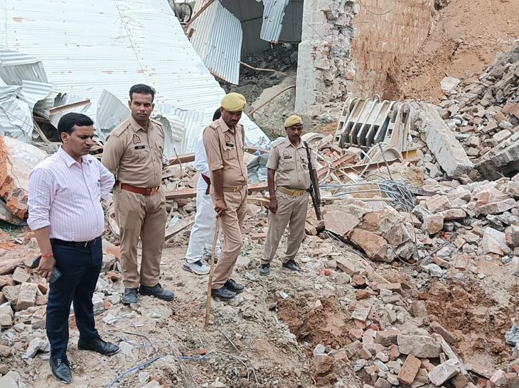 Part of machine collapses at Mirzapur crusher plant, 4 dead: Workers trapped in debris; SDM, SP reach spot - Uttar Pradesh News