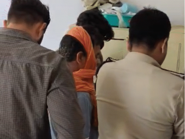 Fake liquor made at home, 2,600 litres of ethanol found: Excise team raids Gwalior house; 38 drums of petrol, thinner also seized - Gwalior News