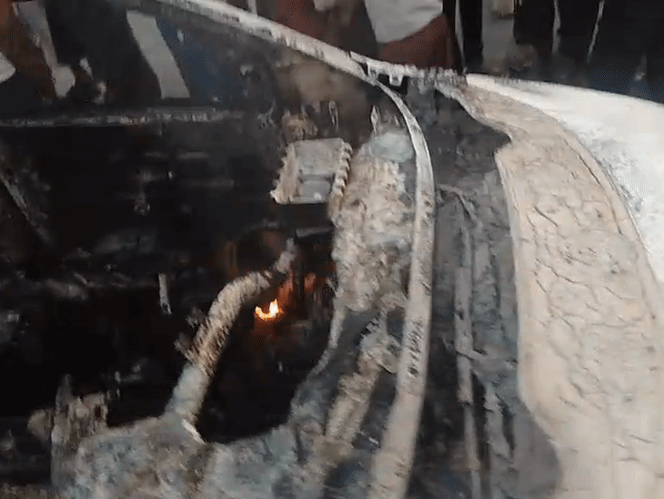 Barabanki: Driver Burnt Alive After Moving CNG Car Catches Fire