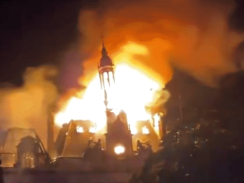 France Protests | Demonstrators Clash & Building Ablaze Over Inflation