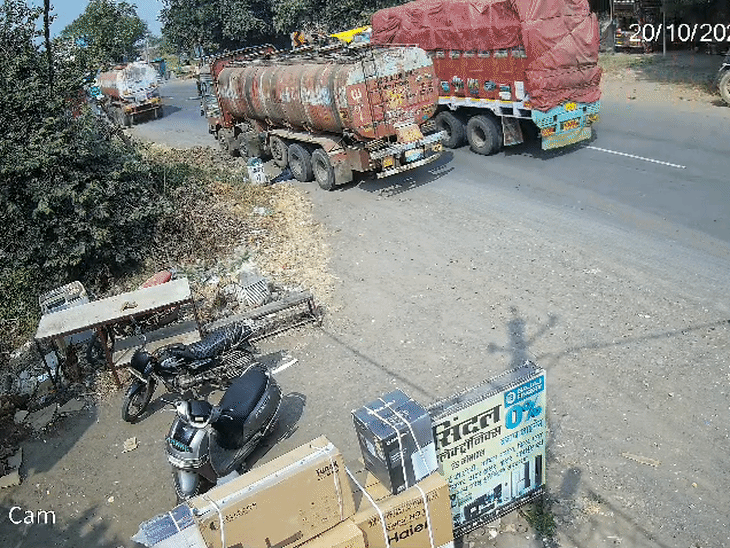 Ratlam Tanker Accident | Youth Crushed to Death; Relatives Block Road