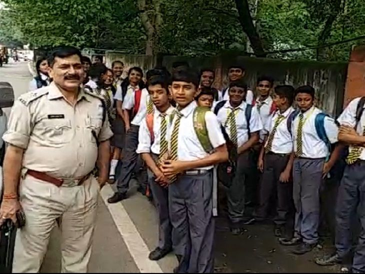 Ranchi News suddenly smoke started emerging from school bus