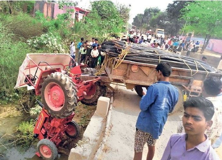 Alampur Accident: Tractor Trolley Road Accident Today In Madhya Pradesh ...