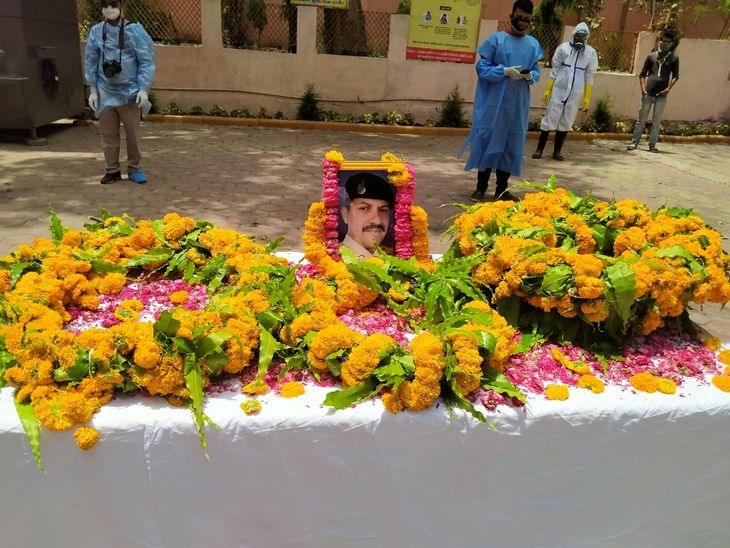 Juni Indore TI Devendra Chandravanshi died from corona, he was kept on ...