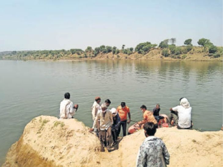 The body of a person who was swept into the river Parvan was found ...