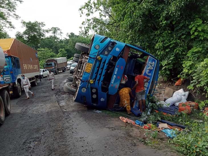 Koderma Road Accident: Passengers Injured as Bihar Kolkata Bus Road ...