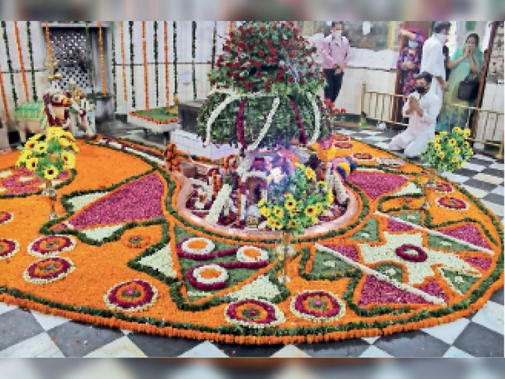 Adornment of 12 Shivalingas in Shivala Veerabhan with 4 kinds of 100 kg ...