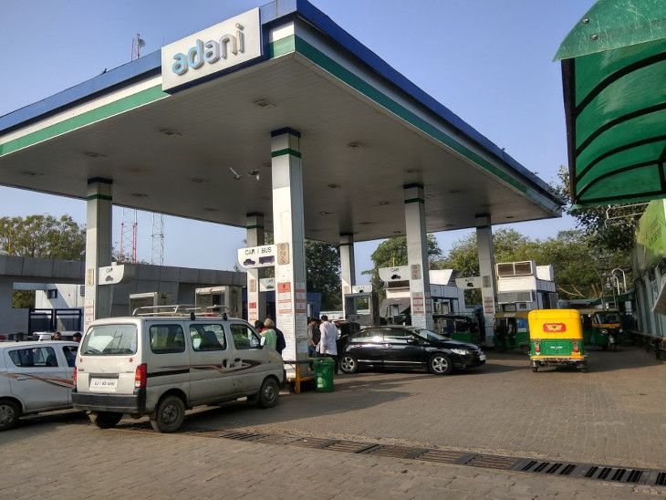 Total, Adani to apply for petrol pump licence in India कारोबार का