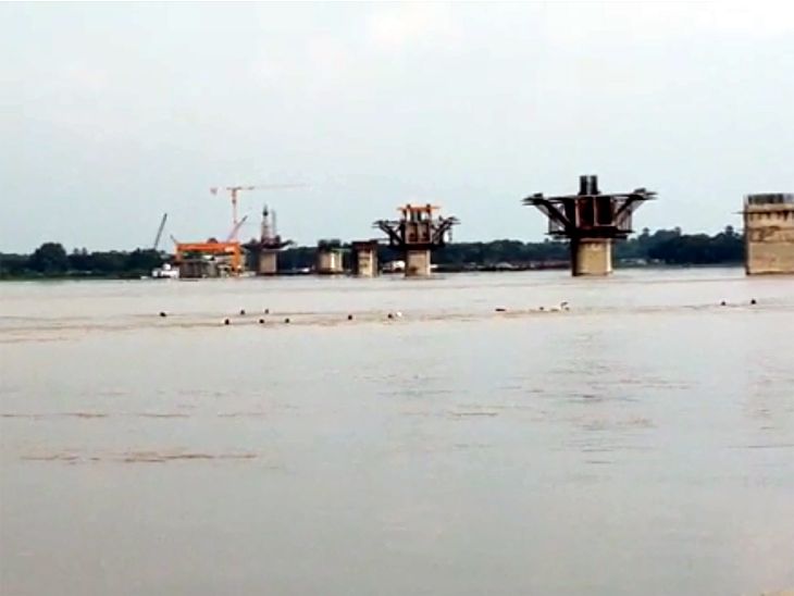 Live Video Boat Accident With Under construction bridge In Bihar ...