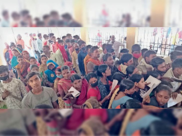The crowd did not stop at the RTPS counter for certificates