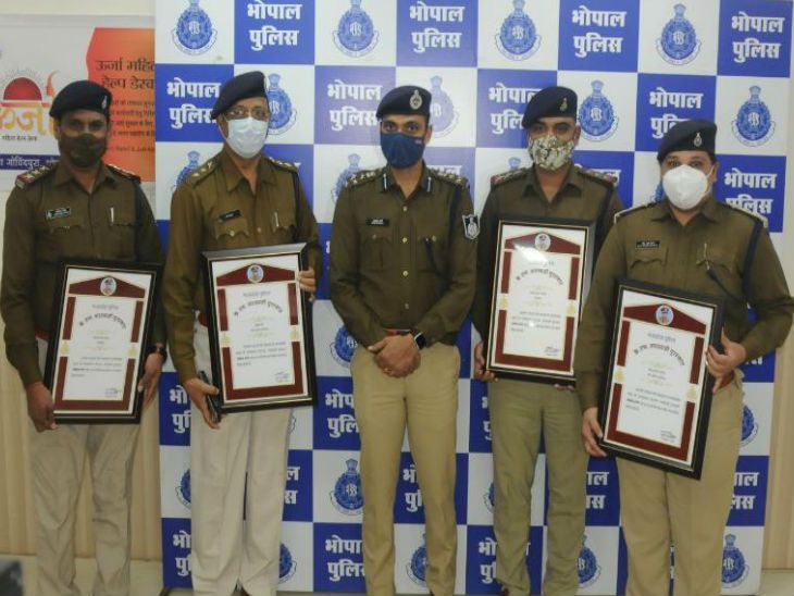 Dustanta criminal serial killer Aadesh awarded to Rustam ji award to ...