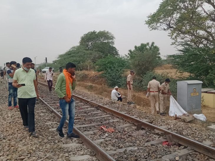 Seven Sheep mauled by Train At Rajasthan Nawa City