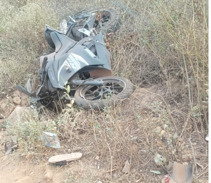2 youths died in road accident in Bhilai-3, speeding bike collided in ...