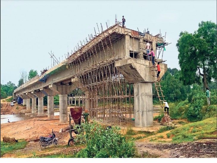 In Jharkhand, 25 bridges were built with 231 crores, but the way to