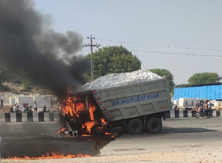 Fire in the dumper due to the explosion of the diesel tank, the driver ...