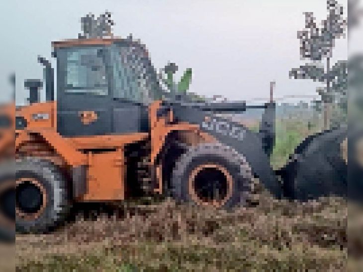 The loader, who came to Magadha with the intention of stealing coal ...