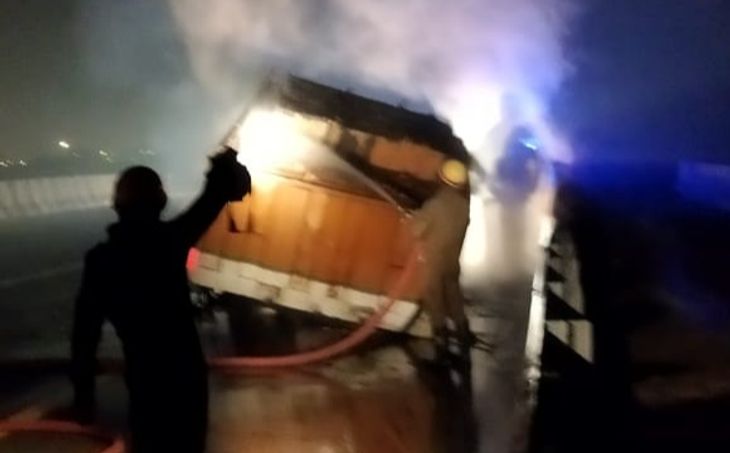 The driver and cleaner jumped to save their lives, the fire brigade ...