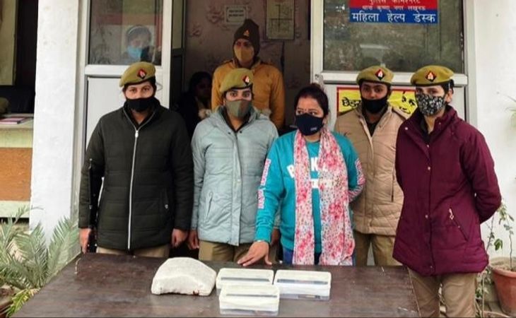 Lucknow Police arrested priya rastogi dealing in arms with huge cash ...