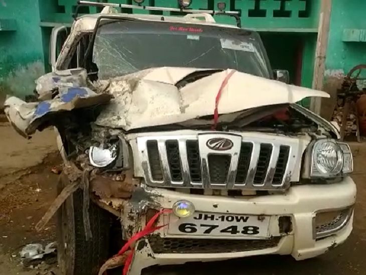 5 injured in collision between bus and scorpio in Gaya | गया में बस व ...