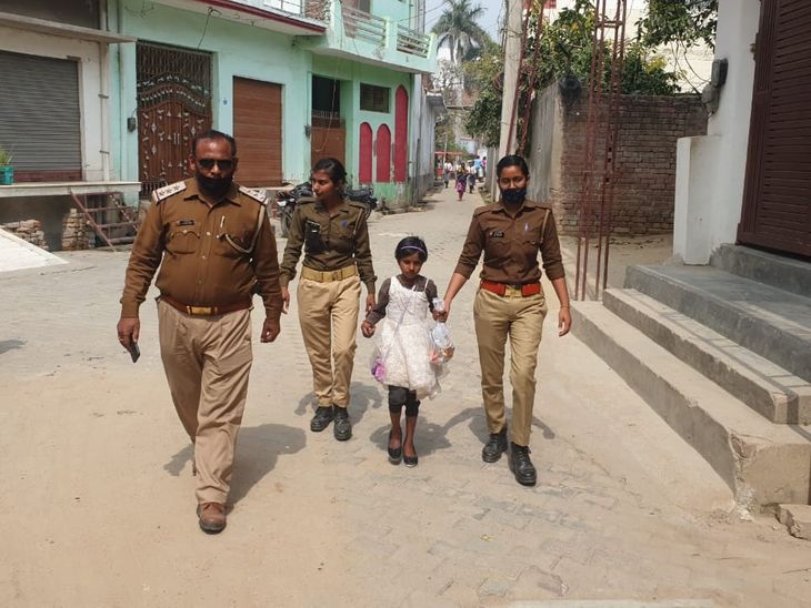 Under Operation Muskan, the police handed over the 6-year-old girl to ...
