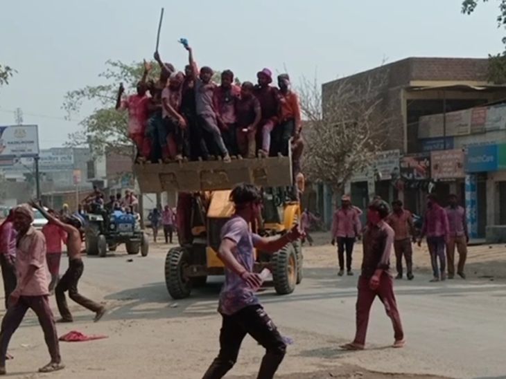 People immersed in the celebration of Holi, people danced fiercely