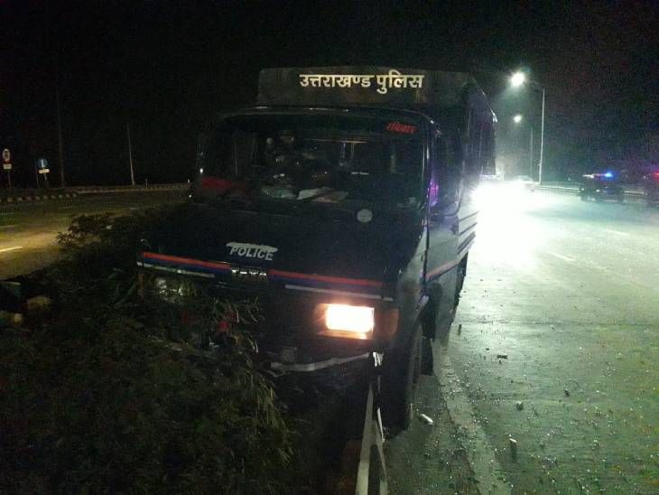 Prisoner vehicle collided with truck in Baghpat Uttarakhand Police ...