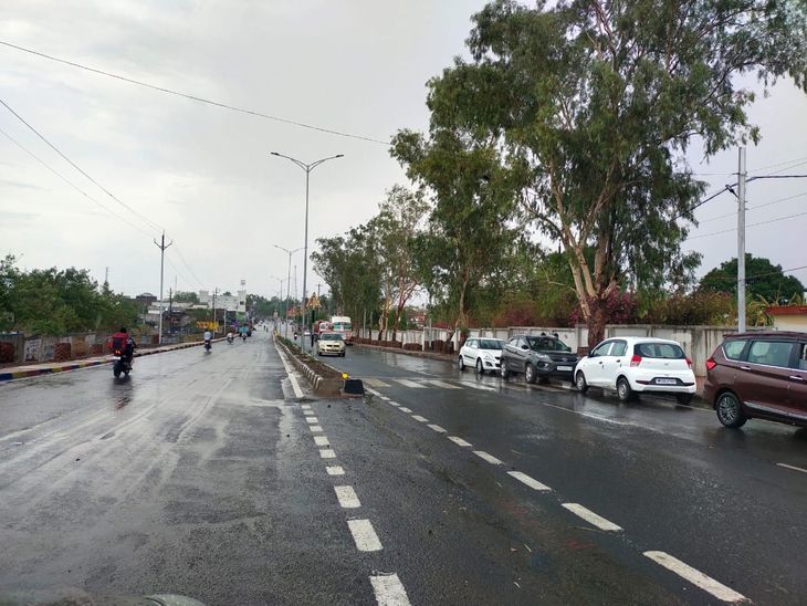 After 2 hours of rain, the weather is pleasant, people get relief from the  heat | रायसेन में झमाझम बारिश: 2 घंटे की बारिश के बाद मौसम सुहाना, लोगों को  गर्मी से राहत - Raisen News | Dainik Bhaskar