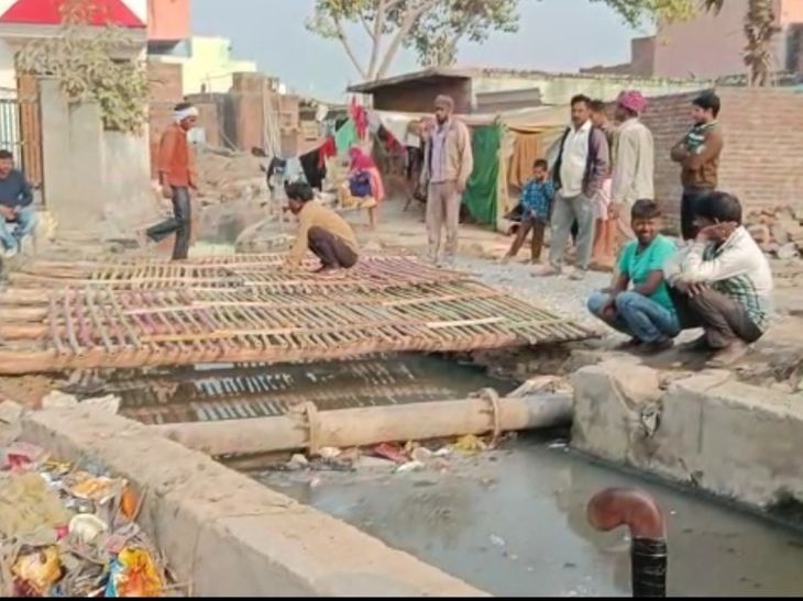Villagers protested against the use of substandard material, rain water ...