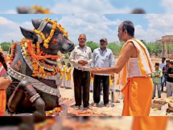 Statue of Nandishwar installed in Om Ashram Jadan | कार्यक्रम: ओम आश्रम ...