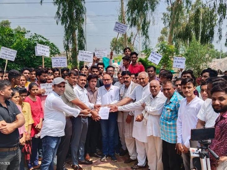 Youth and public representatives arrived in the form of rally ...