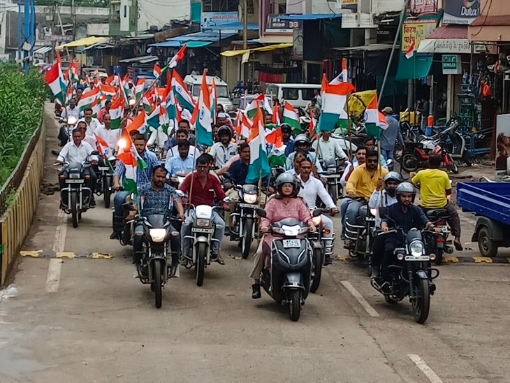 Tricolor bike rally led by SDM, call to hoist the national flag at ...