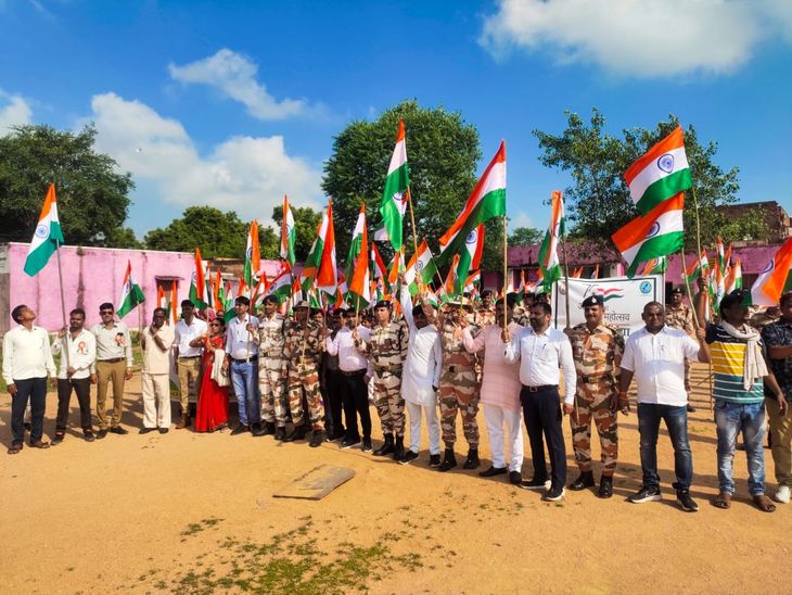 ITBP officers and jawans took out rally, distributed saplings and flags ...